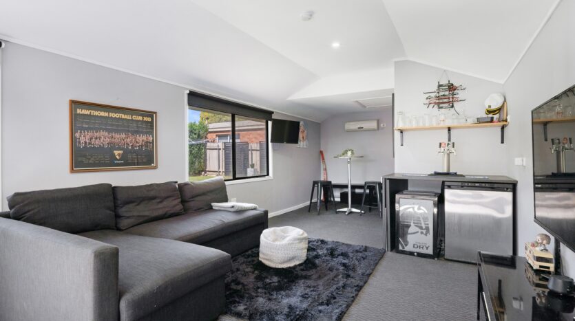 Terri Mackay Realty -  115 Woronora Road