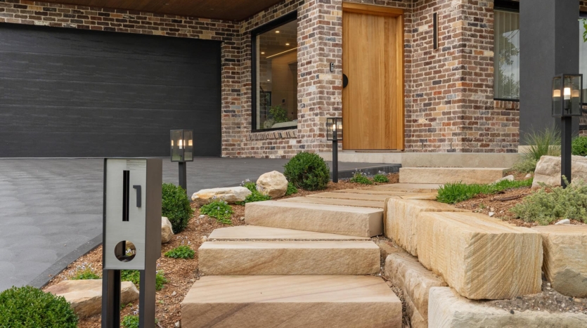 Terri Mackay Realty -  1 Gooriwa Place