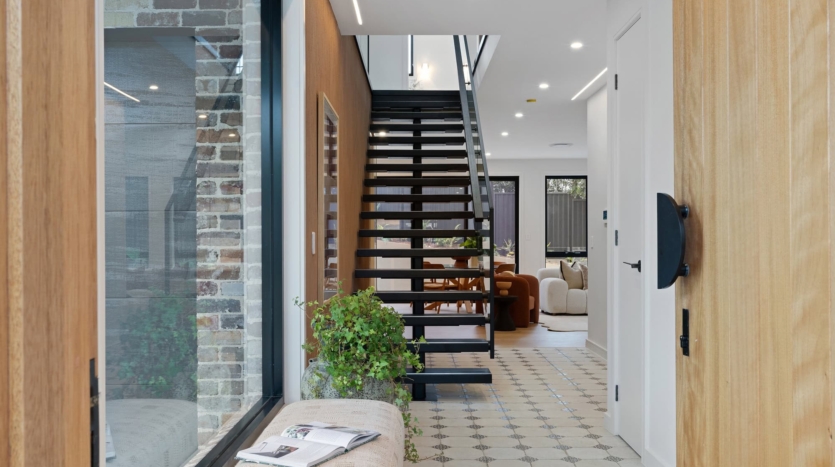 Terri Mackay Realty -  1 Gooriwa Place