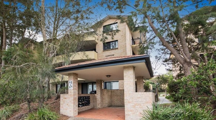 Terri Mackay Realty - 51-57 Railway Parade