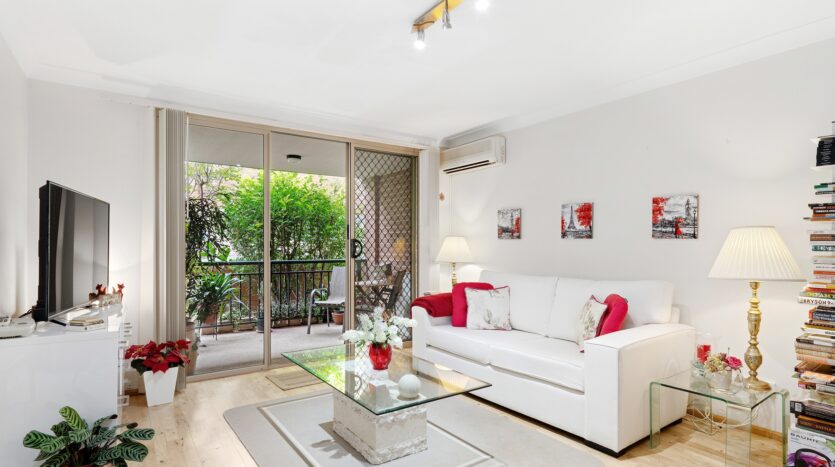 Terri Mackay Realty - 9 39-41 Railway Parade