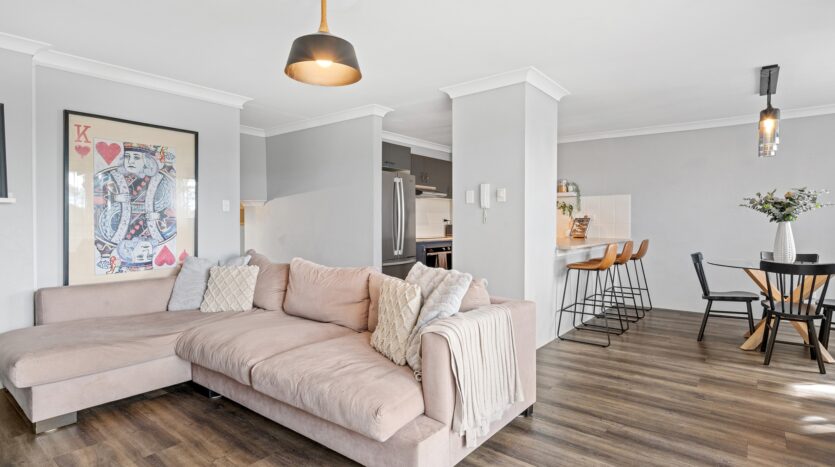 Terri Mackay Realty - 13 51-57 Railway Parade