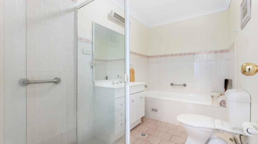 Terri Mackay Realty - 17 1098-1102 Old Princes Highway