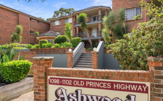 Terri Mackay Realty - 17 1098-1102 Old Princes Highway