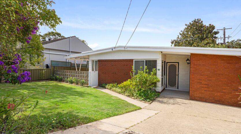 Terri Mackay Realty - 15 Glenview Place