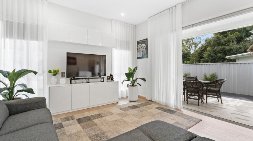 Terri Mackay Realty - 6 1 Rosebery Street