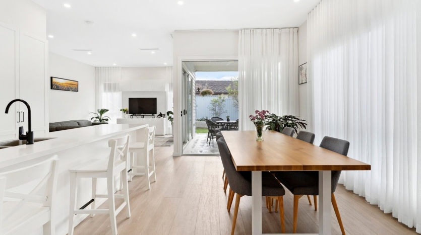 Terri Mackay Realty - 6 1 Rosebery Street