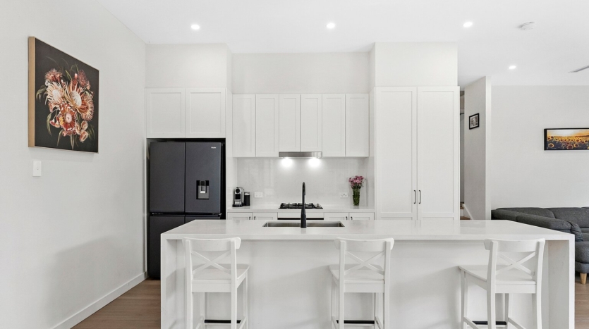 Terri Mackay Realty - 6 1 Rosebery Street