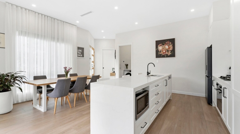 Terri Mackay Realty - 6 1 Rosebery Street