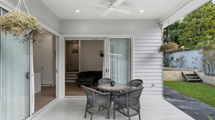 Terri Mackay Realty - 6 1 Rosebery Street