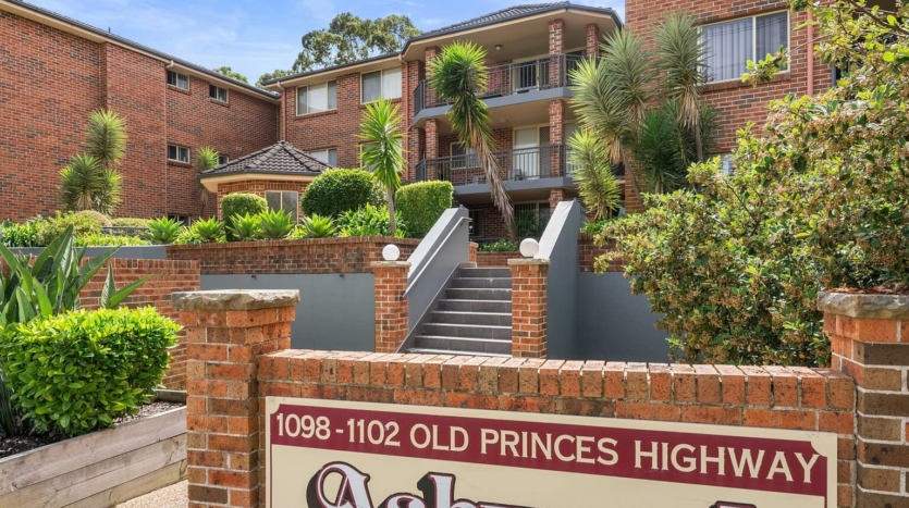 Terri Mackay Realty - 1098-1102 Old Princes Highway