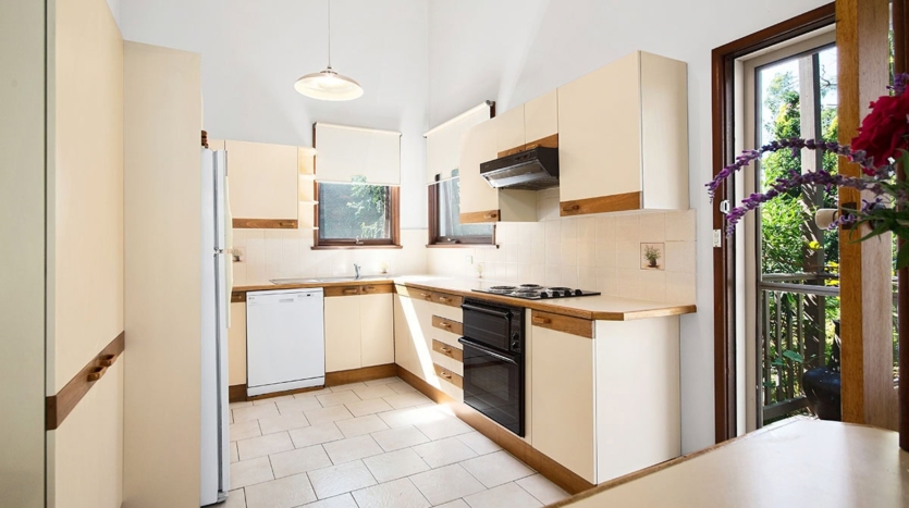 Terri Mackay Realty - 14 Bulba Road