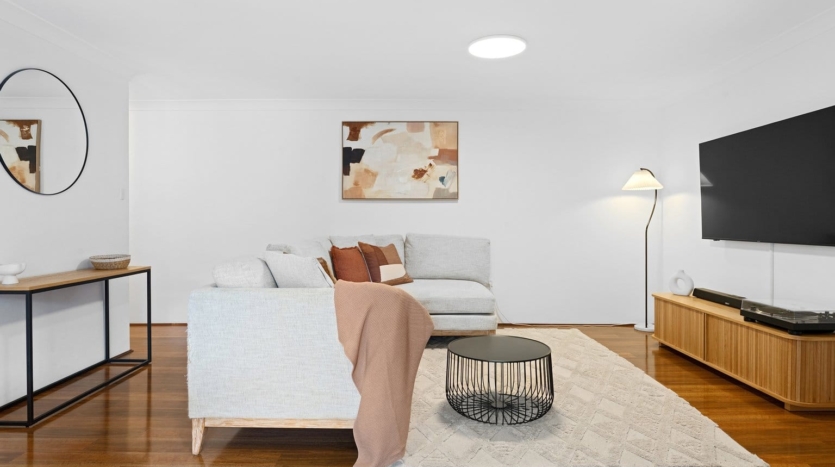 Terri Mackay Realty - 5 21-27 Preston Avenue