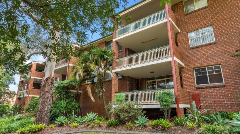 Terri Mackay Realty - 5 21-27 Preston Avenue