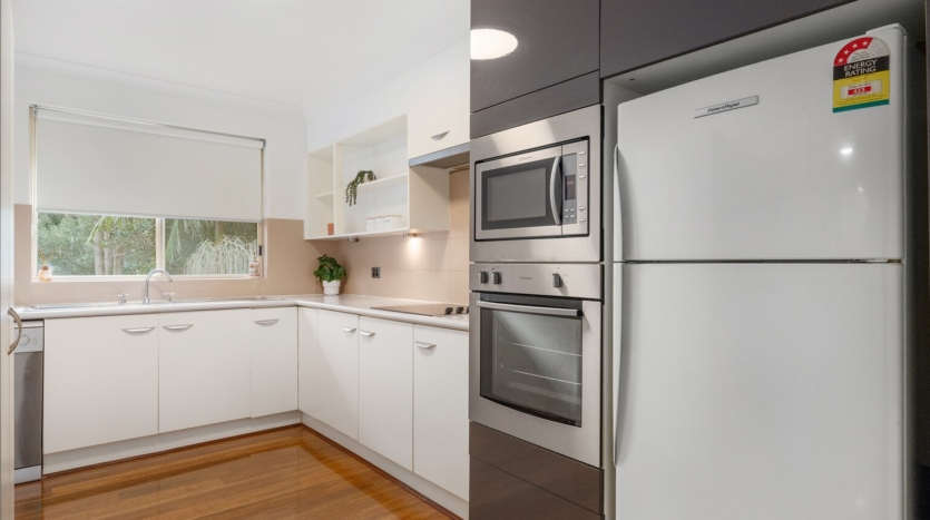 Terri Mackay Realty - 5 21-27 Preston Avenue