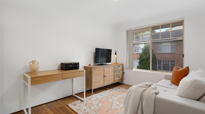 Terri Mackay Realty - 5 21-27 Preston Avenue