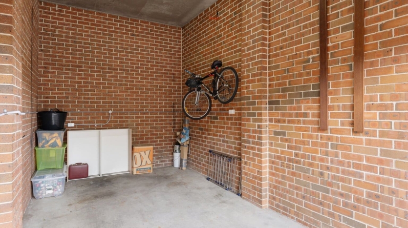 Terri Mackay Realty - 5 21-27 Preston Avenue