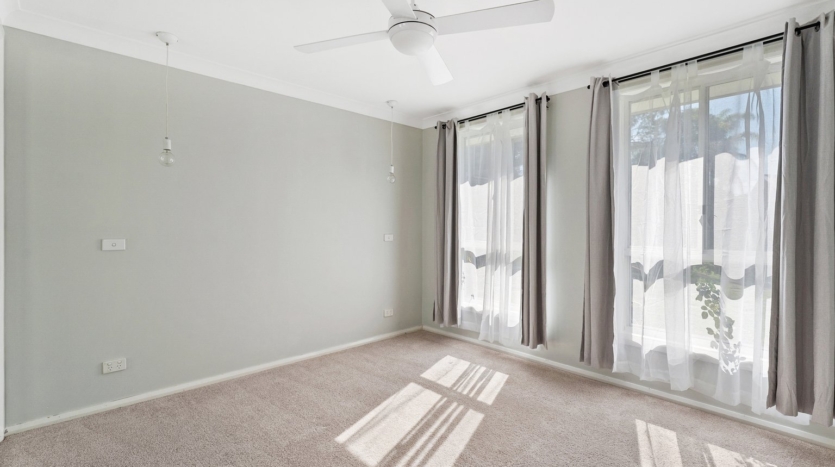 Terri Mackay Realty - 40a Andromeda Crescent