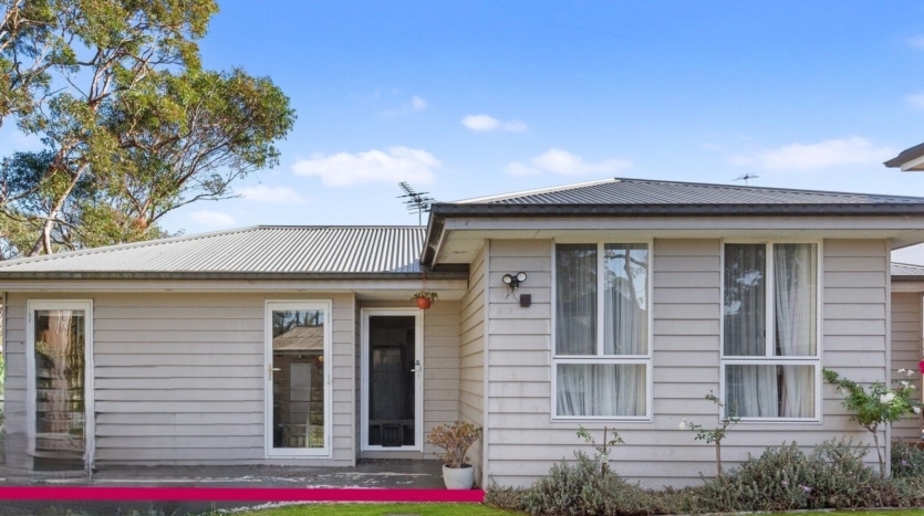 Terri Mackay Realty - 40a Andromeda Crescent