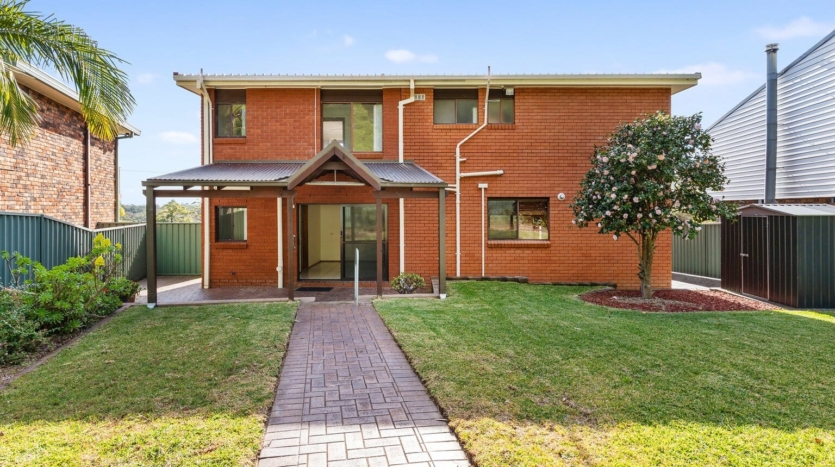 Terri Mackay Realty -  22 Geneva Place