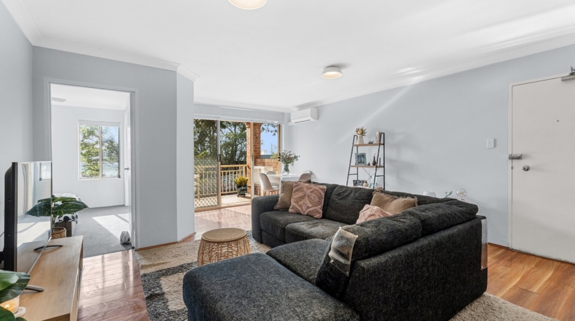 Terri Mackay Realty - 7 7-9 Railway Parade