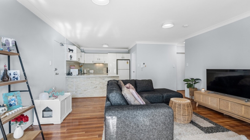 Terri Mackay Realty - 7 7-9 Railway Parade