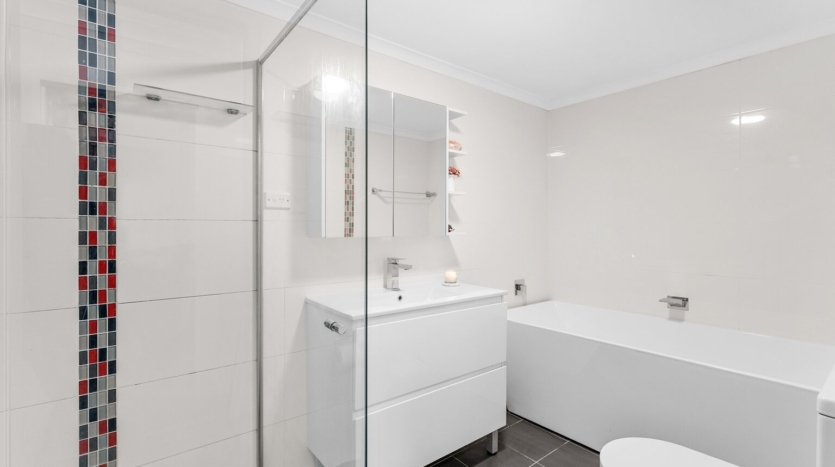 Terri Mackay Realty - 7 7-9 Railway Parade