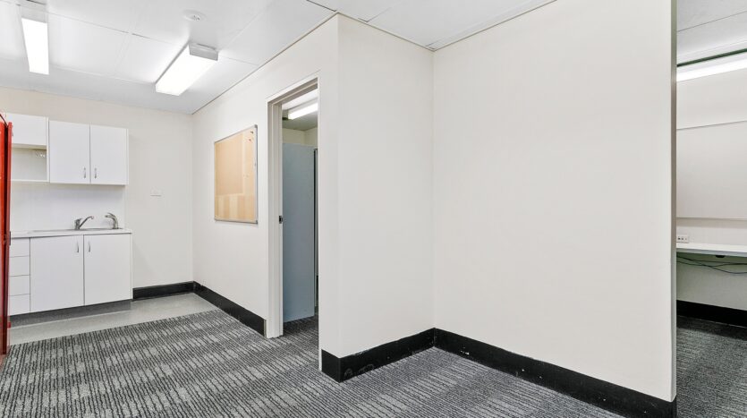 Terri Mackay Realty - 65 Station Street