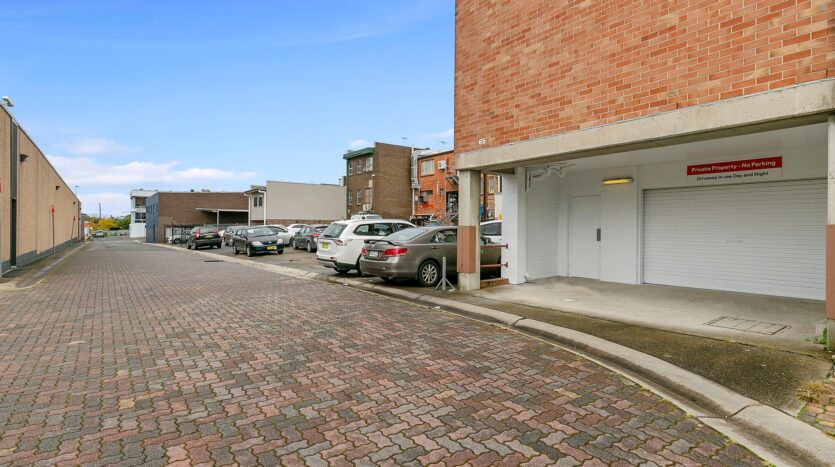 Terri Mackay Realty - 65 Station Street