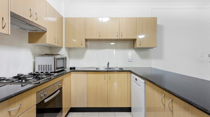 Terri Mackay Realty - 20 998-1006 Old Princes Highway