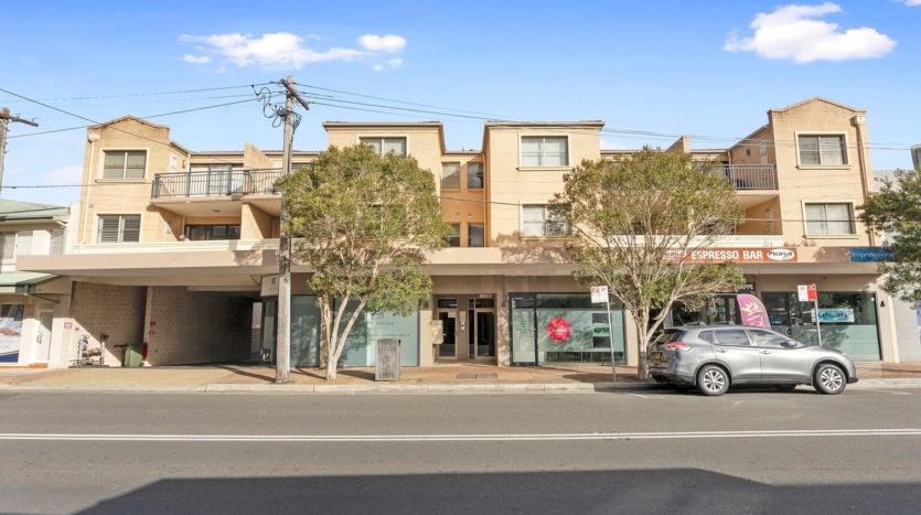 Terri Mackay Realty - 20 998-1006 Old Princes Highway