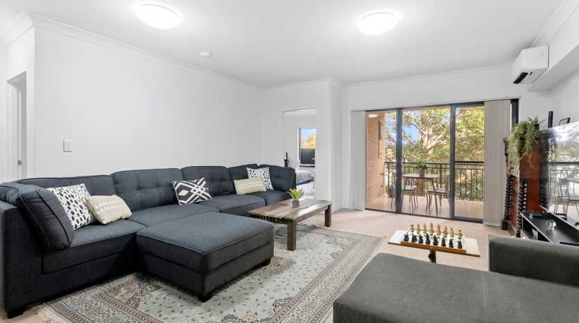 Terri Mackay Realty - 20 998-1006 Old Princes Highway