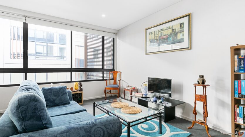 Terri Mackay Realty - 103 11 Veno Street