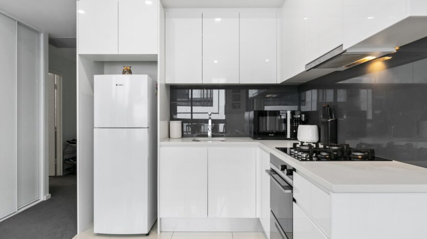 Terri Mackay Realty - 103 11 Veno Street