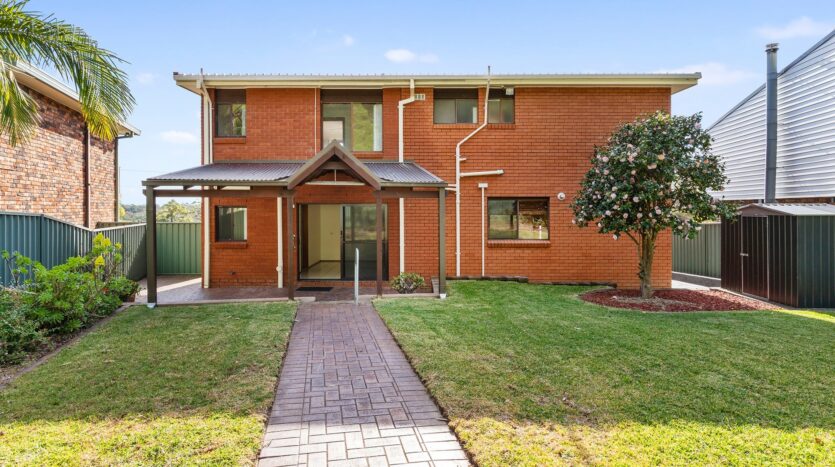 Terri Mackay Realty - 22 Geneva Place