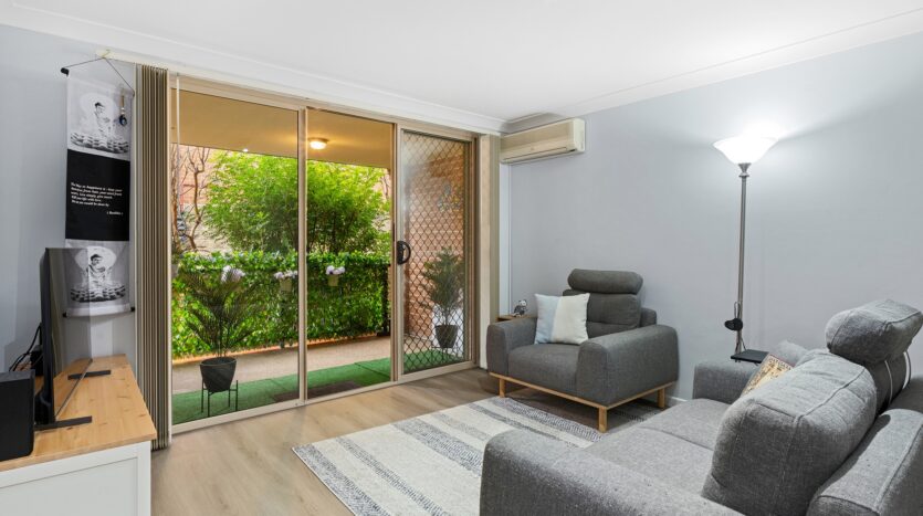 Terri Mackay Realty - 9 39-41 Railway Parade