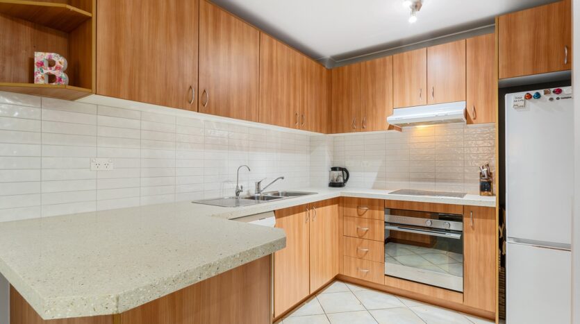 Terri Mackay Realty - 9 39-41 Railway Parade