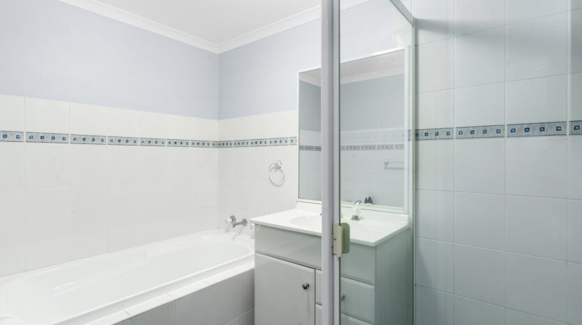 Terri Mackay Realty - 9 39-41 Railway Parade