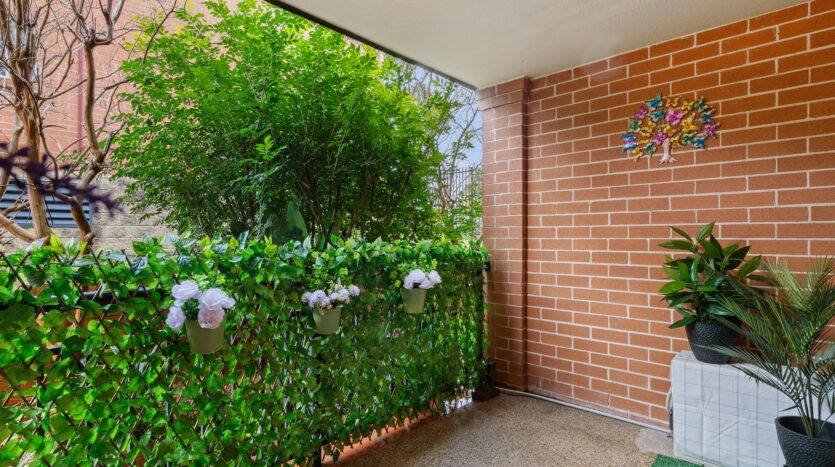 Terri Mackay Realty - 9 39-41 Railway Parade