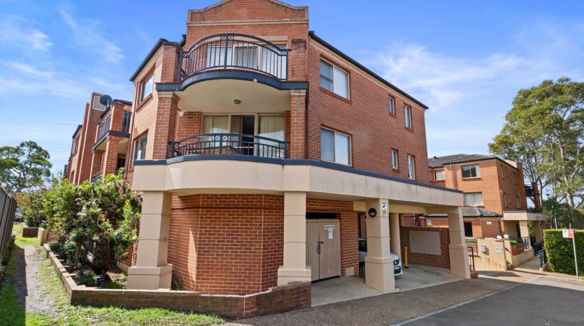 Terri Mackay Realty - 9 39-41 Railway Parade