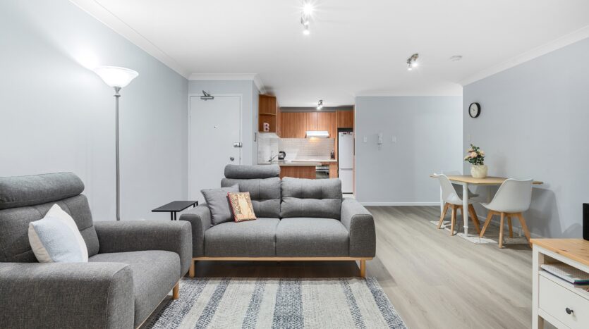 Terri Mackay Realty - 9 39-41 Railway Parade