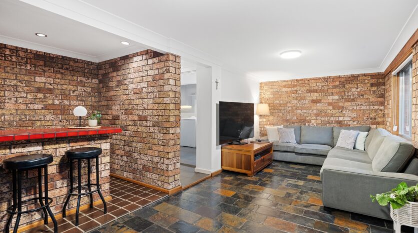 Terri Mackay Realty -  71 Dover Place