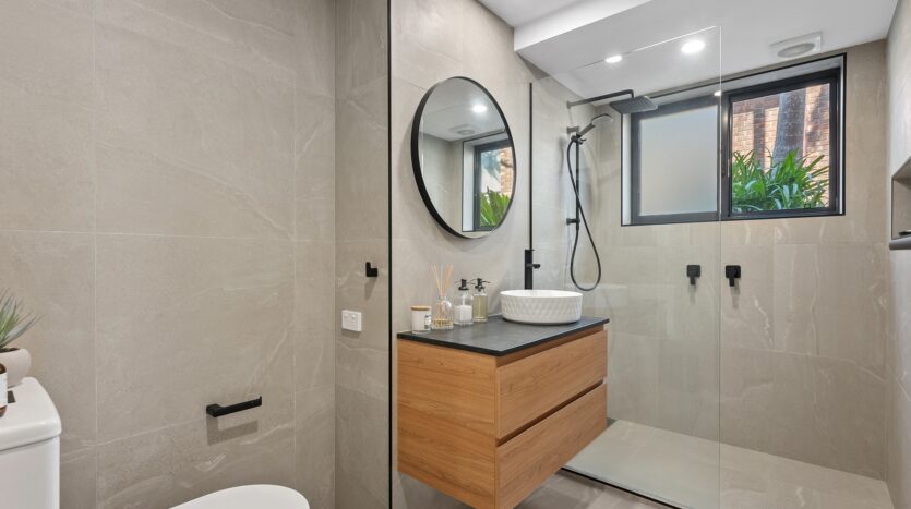 Terri Mackay Realty -  1 Burdekin Place