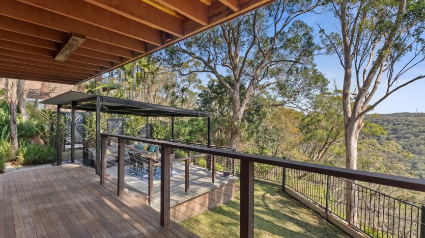 Terri Mackay Realty -  1 Burdekin Place