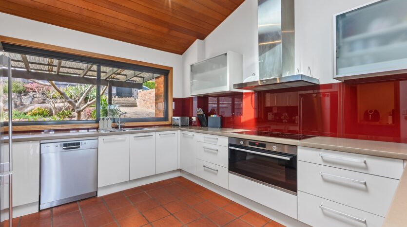 Terri Mackay Realty -  1 Burdekin Place