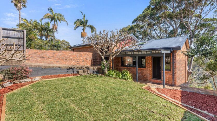Terri Mackay Realty -  1 Burdekin Place