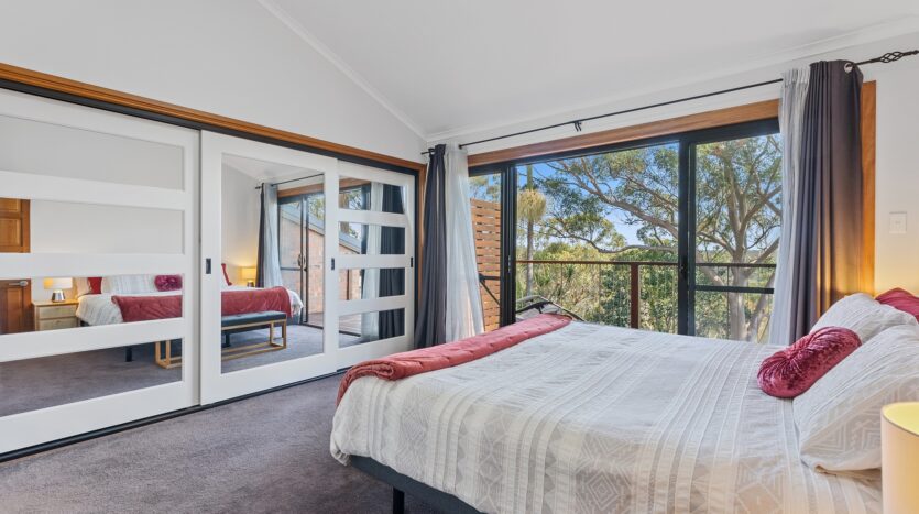 Terri Mackay Realty -  1 Burdekin Place