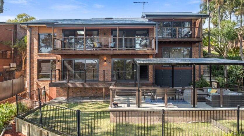 Terri Mackay Realty -  1 Burdekin Place