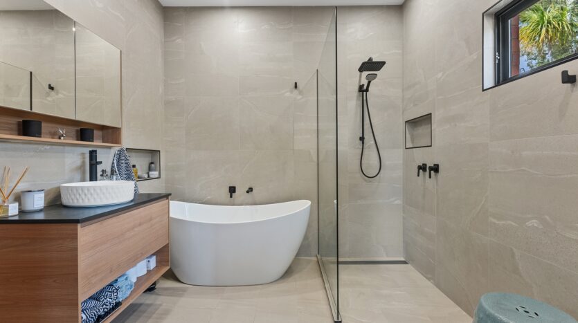 Terri Mackay Realty -  1 Burdekin Place