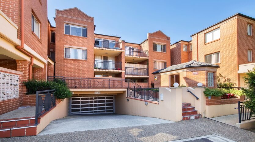 Terri Mackay Realty - 18/39-41 Railway Parade